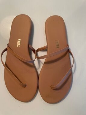 TKEES Minimalist Slip-On Sandals in Tan 9.5